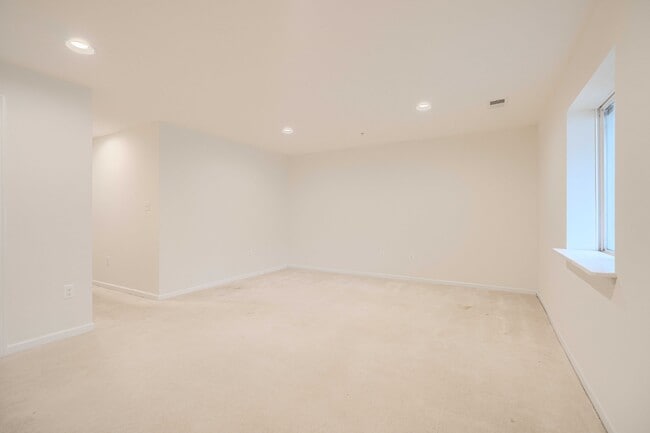 Building Photo - 7403 Wild Honey Way