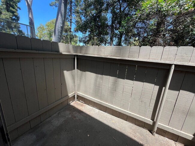 Building Photo - La Jolla Townhome For Rent