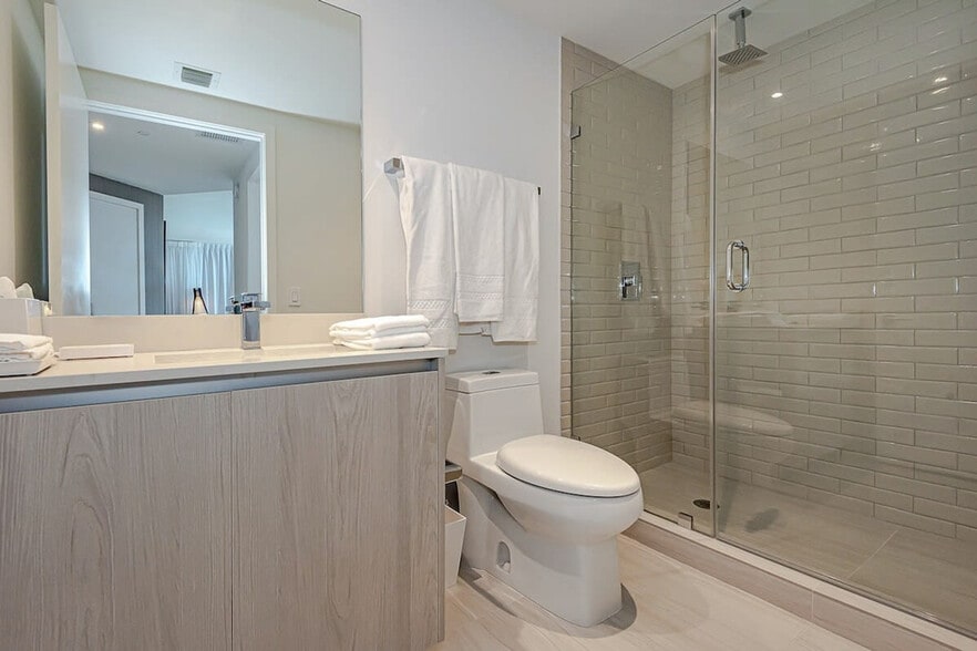 Building Photo - 4010 S Ocean Dr