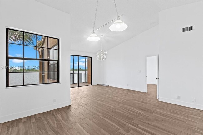 Building Photo - 15569 Miami Lakeway N