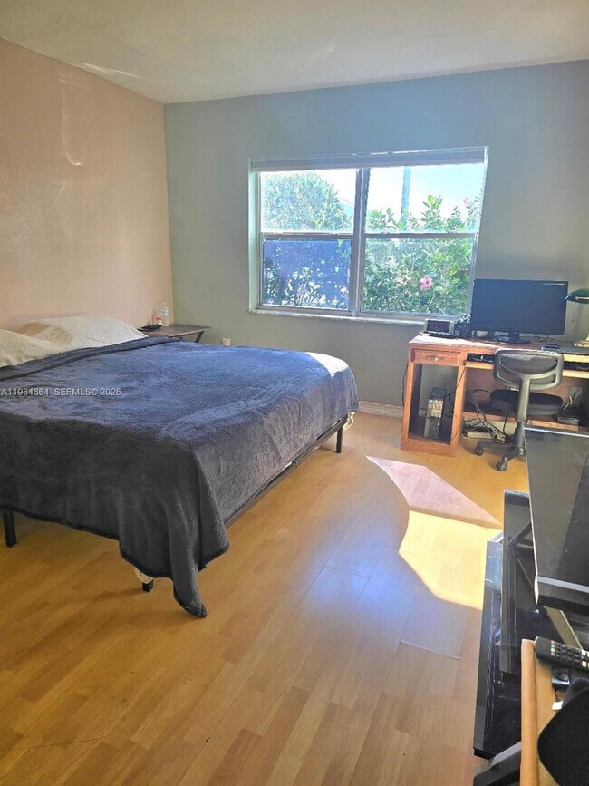 Building Photo - 2998 Sunrise Lakes Dr E