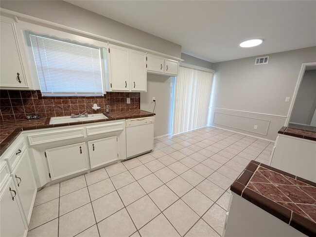 Building Photo - 2709 SW 55th St