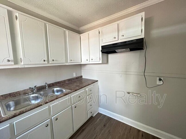 Building Photo - 2142 Henry Cir