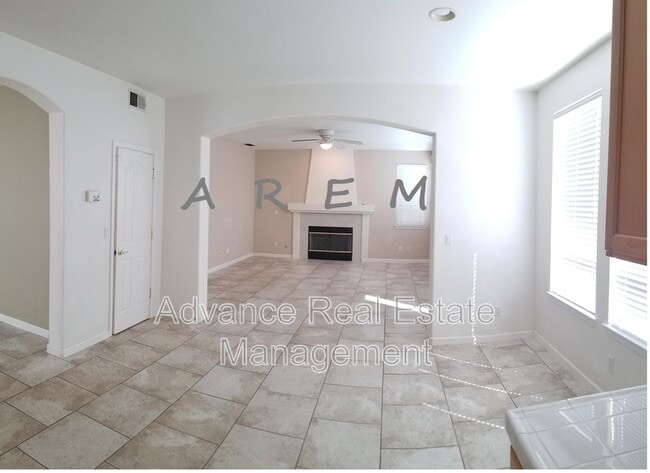 Building Photo - 6836 Cherry Ridge Cir