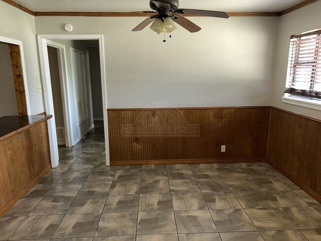 Building Photo - 601 Sutton Dr
