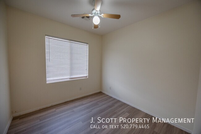 Building Photo - 4540 E Sundance Ave
