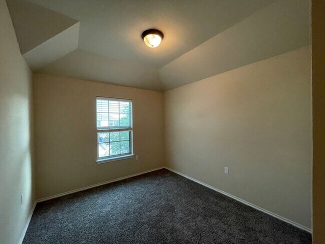Building Photo - Townhome for rent