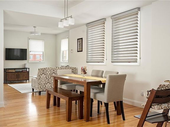 Building Photo - "Spacious 3-Bed Oasis with Granite Eleganc...