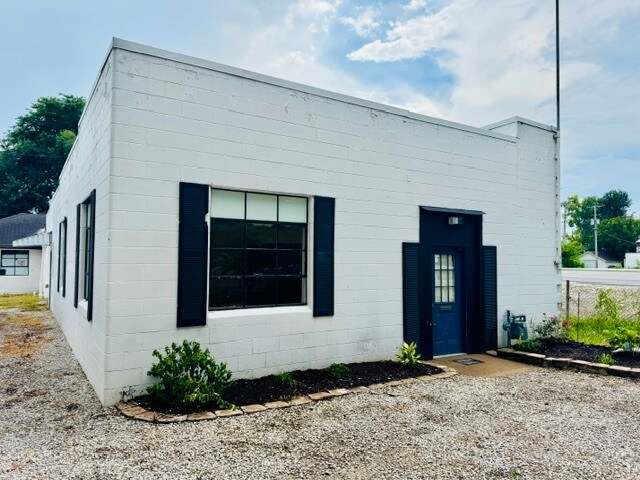 Building Photo - 1301 E Missouri St