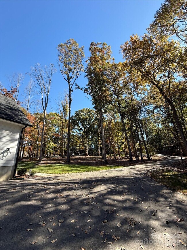 Building Photo - 302 Lester Davis Rd