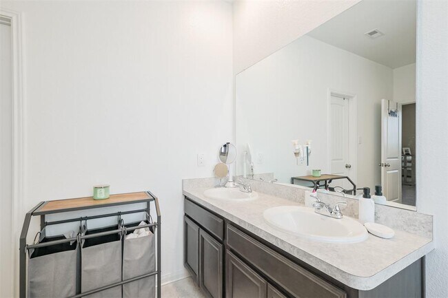 Building Photo - 14657 E Pine Heart Dr