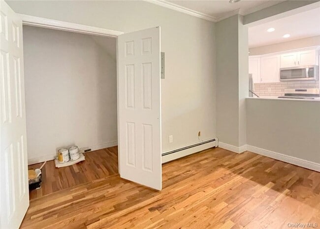 Building Photo - 829 W Boston Post Rd