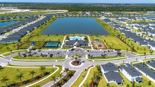 Building Photo - 6305 Cloverdale Ave