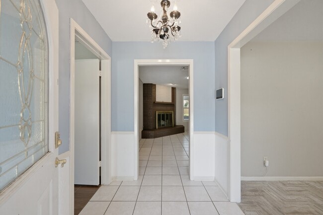 Building Photo - 2607 Brom-Bones Dr