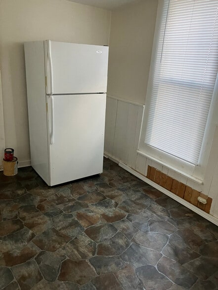 Building Photo - 1970 N Ontario St