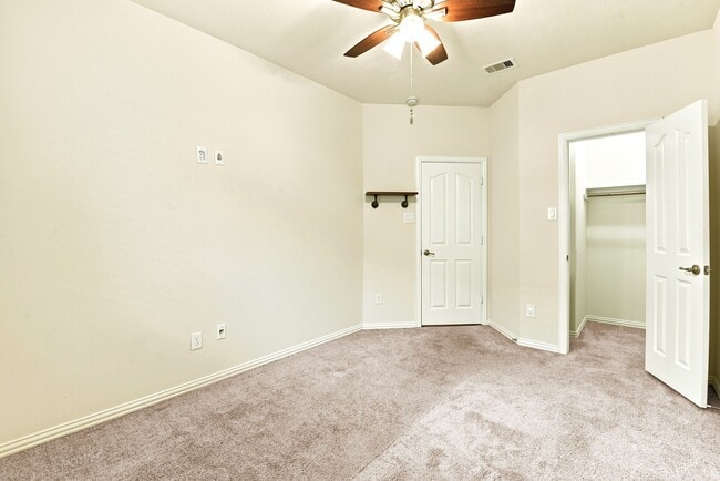 Building Photo - 24418 Lakecrest Bend Dr