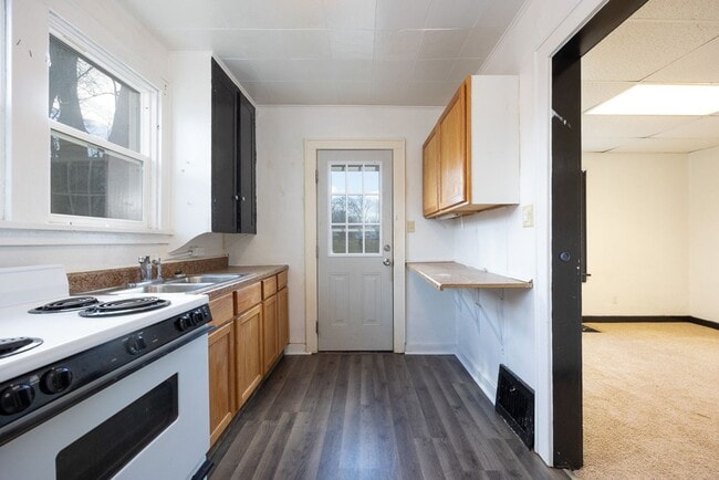 Building Photo - Trail St 223-225 W