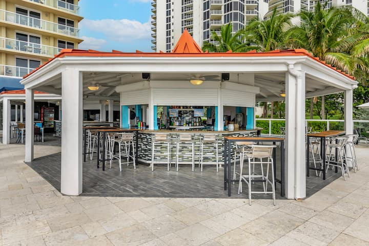 Building Photo - 19201 Collins Ave