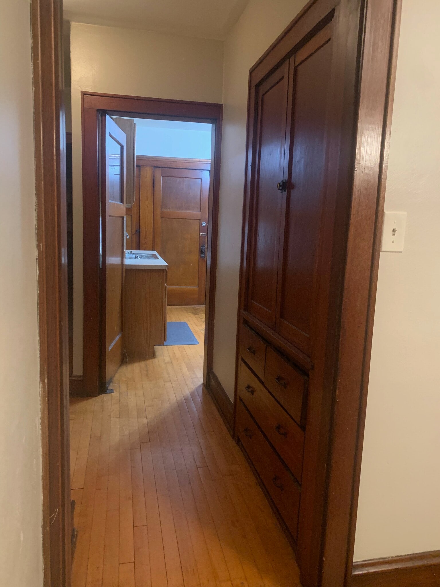 Built In Wardrobe/ Hallway - 422 W Harrison Ave