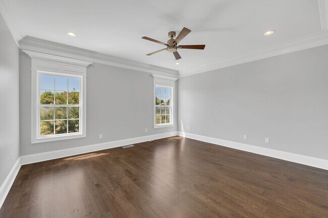 Building Photo - Luxury 4BR Home with River Views & Entertainer’s Bonus Room