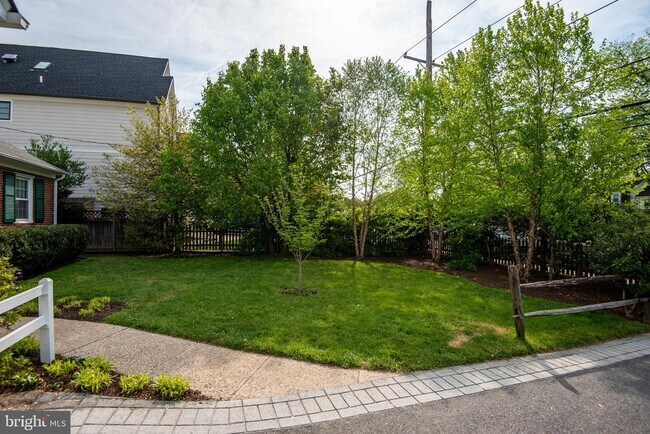 Building Photo - 5107 Bradley Blvd