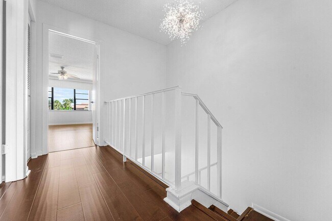 Building Photo - 8566 Casa Del Lago