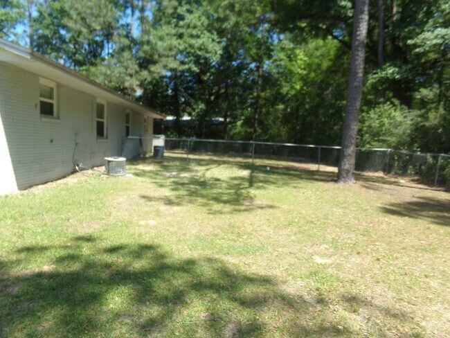 Building Photo - 2BR/1BA Milton Duplex with Huge Fenced Backyard, Tile Flooring Throughout & Convenient Access to ...