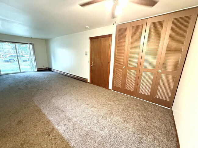 Building Photo - 2404 Independence Ln