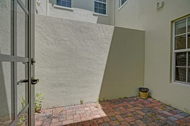 Building Photo - 8308 NW 9th Ave