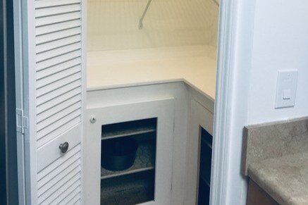 Kitchen Pantry - 4158 Tamiami Trl