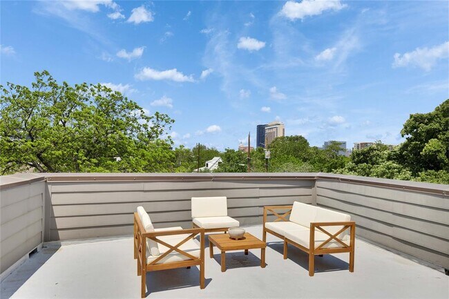 Building Photo - 808 Lydia St