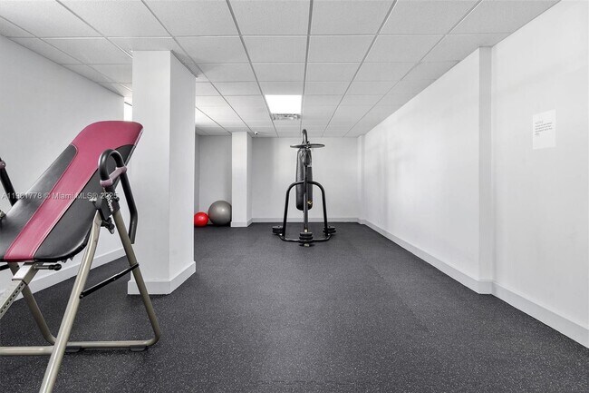 Building Photo - 600 Parkview Dr