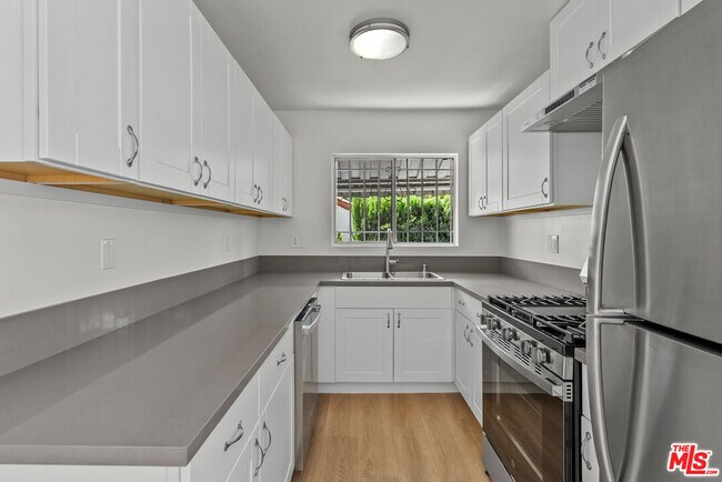 Building Photo - 628 Huntley Dr