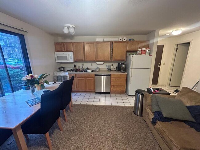 Building Photo - 134 E Johnson St