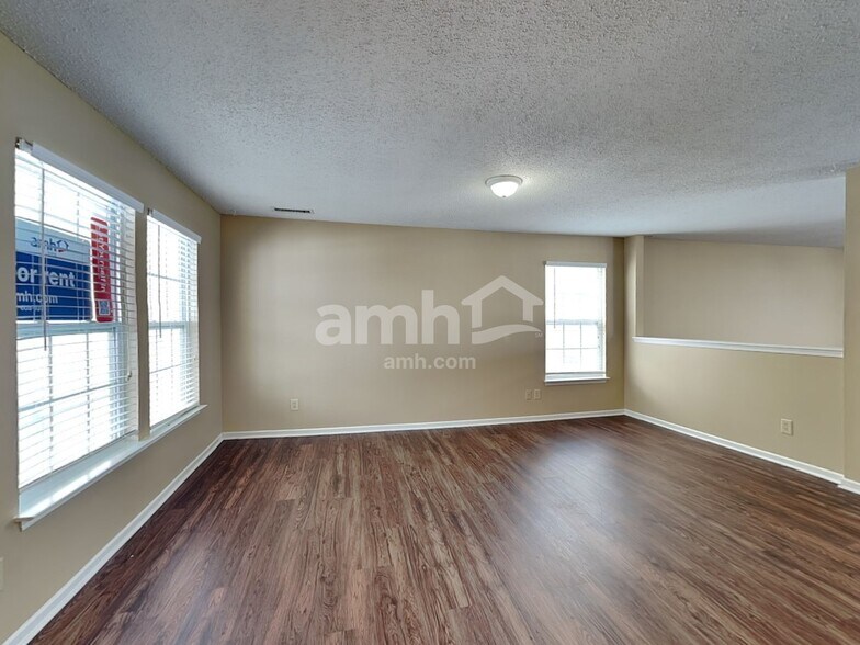 Building Photo - 5862 N Quincy Dr