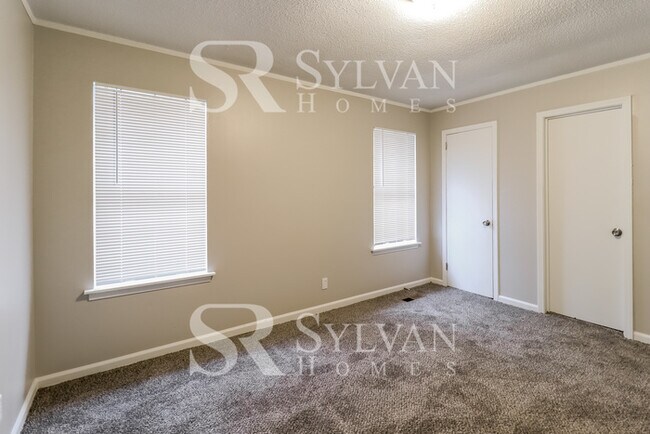 Building Photo - Enjoy living the good life in this 3 bedroom, 2 bathroom home