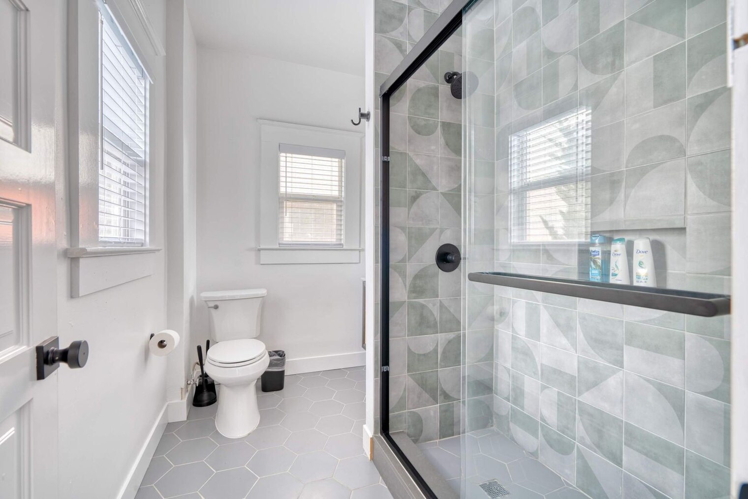 Building Photo - 317 NE Beech St