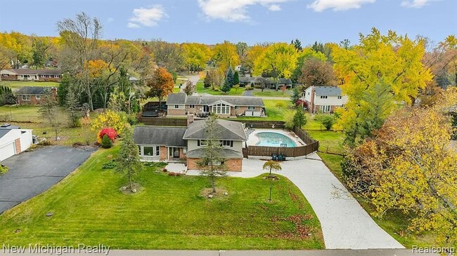 Building Photo - Newly Remodeled House with In-Ground Pool