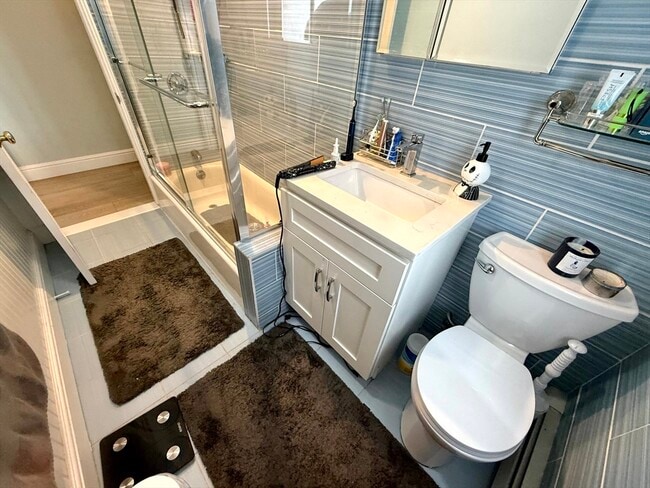 Building Photo - 15 Putnam St