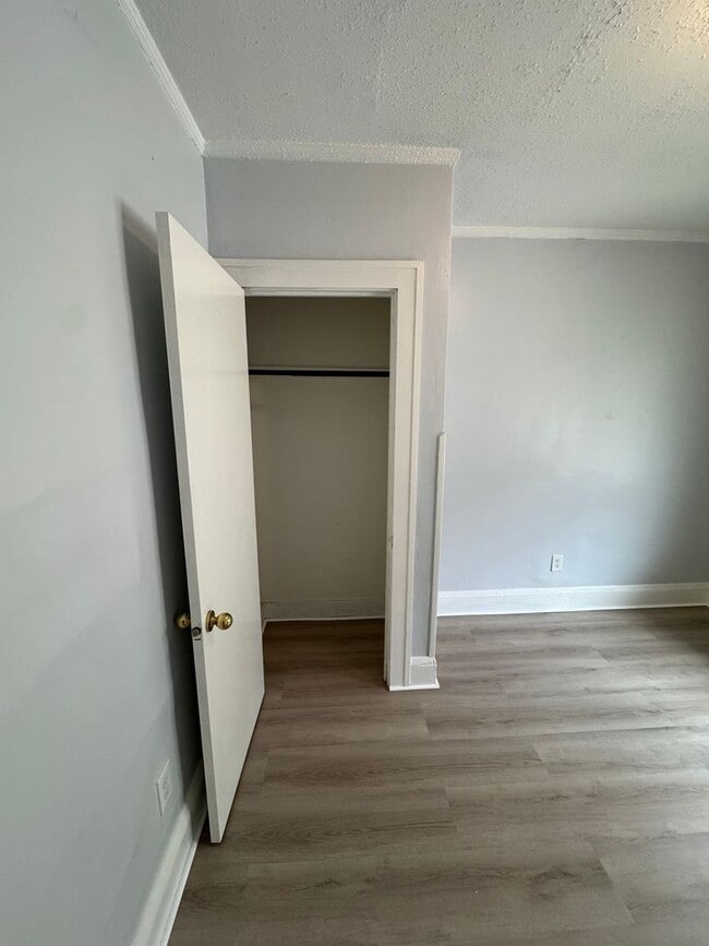 Building Photo - 1429-1431 Knox Ave N