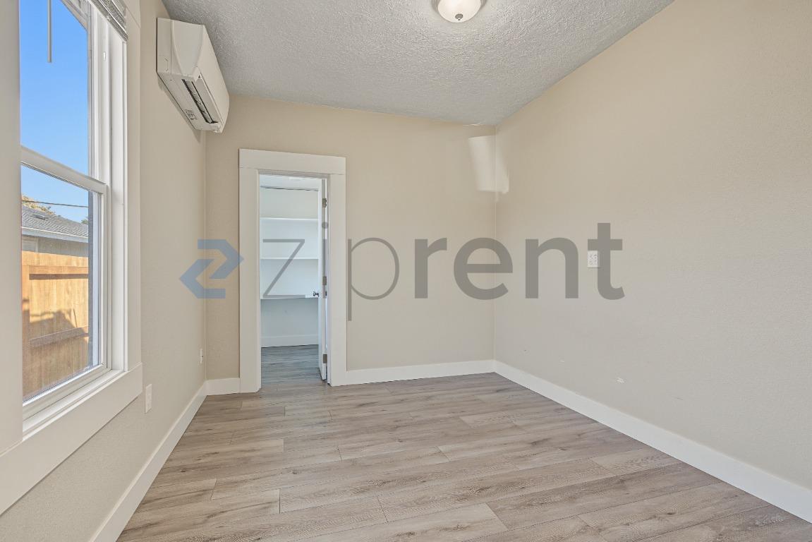 Building Photo - Unit