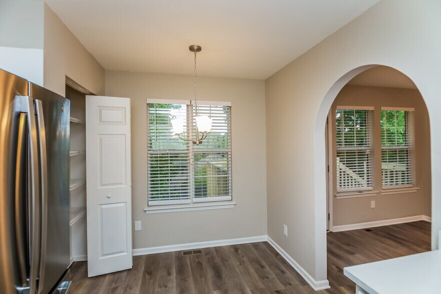 Building Photo - 1041 Crest Ridge Pl SW