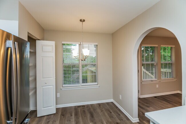 Building Photo - 1041 Crest Ridge Pl SW