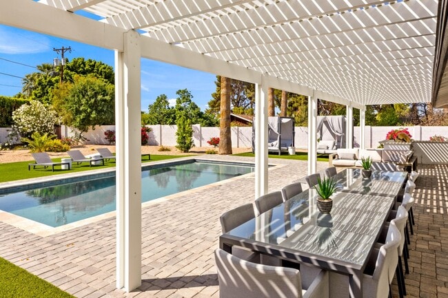 Building Photo - 4633 N 49th Pl