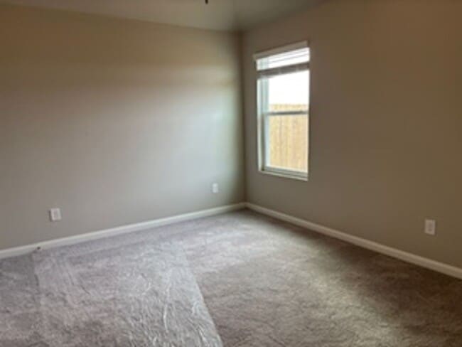 Building Photo - New Home! 1st month free!