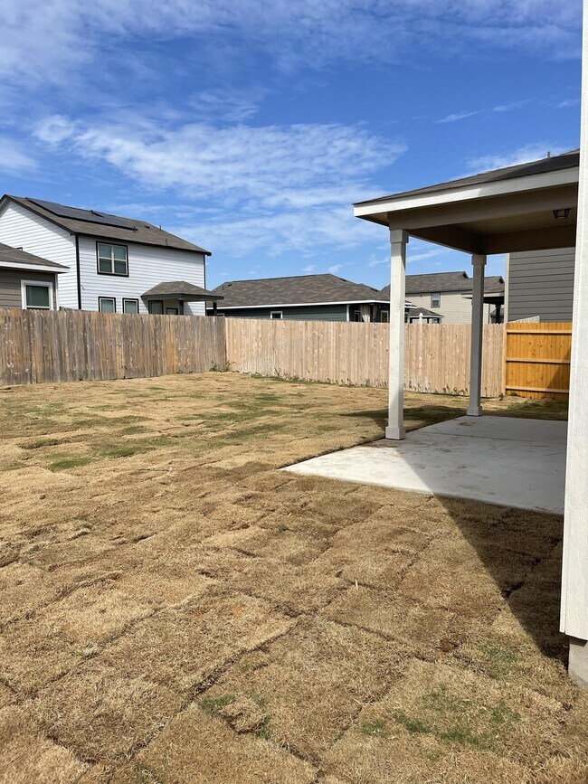 Building Photo - 2532 Ayers Dr