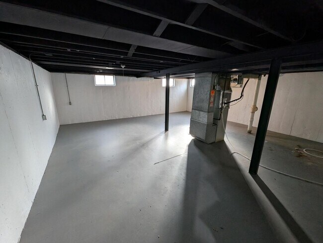 Building Photo - House on Hedge