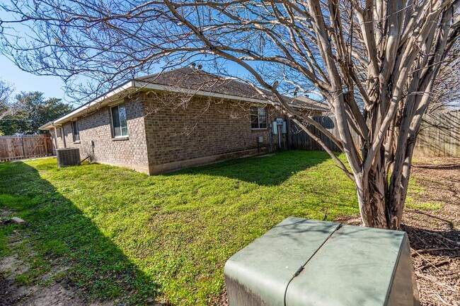 Building Photo - Available August 2026! 3 Bedroom 3 Bathroom Duplex with Fenced Yard!