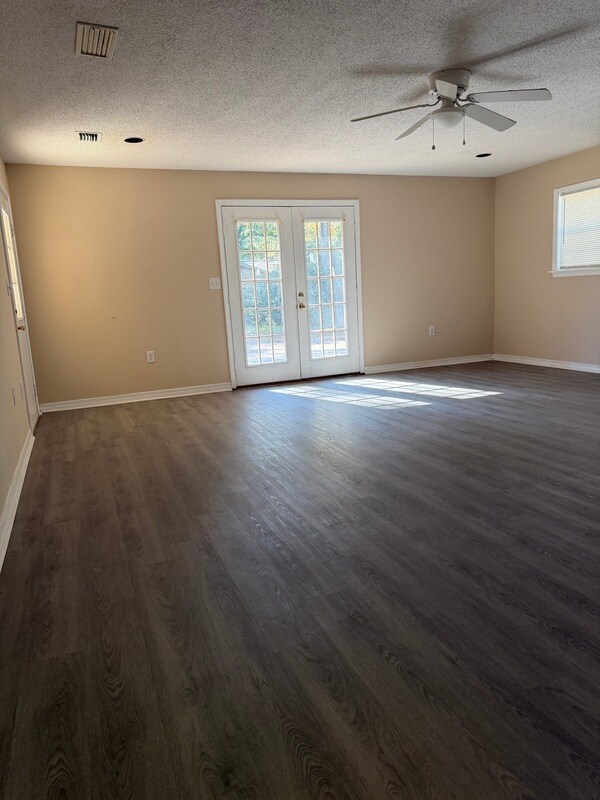 Building Photo - 4925 Janice Dr