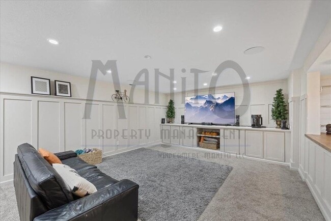 Building Photo - Spacious Trickle Creek Home